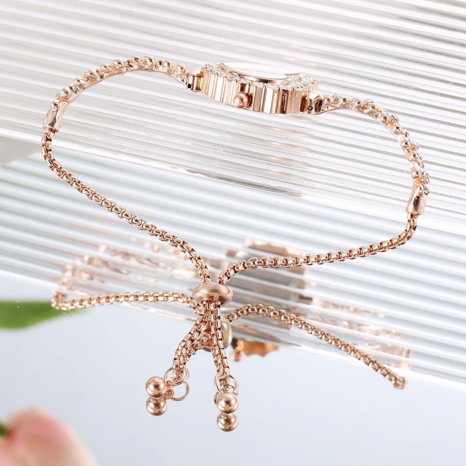 Flower Chain Diamond-embedded Women's Elegant Watch